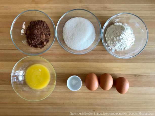 3 Eier (C1), 100 g Zucker, 60 g Mehl B / C, 30 g Kakaopulver, 20 g Butter, 20 g Vanillezucker, eine Prise Salz: Bestandteile 16 cm Durchmesser zu bilden,