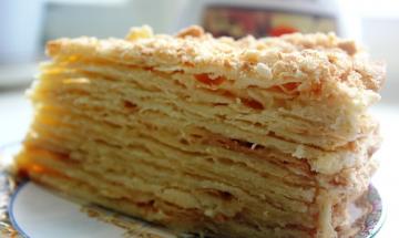 Cake "Napoleon" Lavash mit Vanillesoße