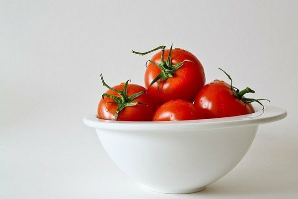 Es wird empfohlen, frische Tomaten zu essen, da Cholin nach der Wärmebehandlung zerstört wird (Foto: pixabay.com).