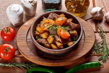 „Odzhahuri“ Fleisch und Kartoffeln in Georgian