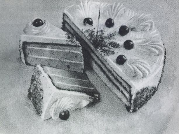 Cake "Sponge mit Protein-Creme." Foto aus dem Buch „Herstellung von Gebäck und Kuchen“, 1976