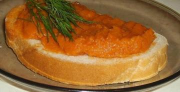 Zwiebel Kaviar. Köstlicher Brotaufstrich aus Brot, kochte ich gestern