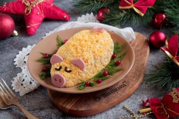 Neujahrssalat "Schwein" mit Hähnchen und Ananas