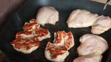 Wie köstlich jedes Hühnerfleisch zu kochen. Sehr einfaches Rezept