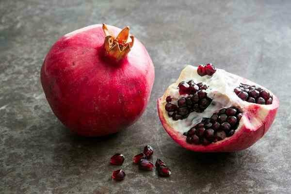 Sowohl die Körner als auch die Schale sind für Granatapfel von Vorteil (Foto: simplyrecipes.com)