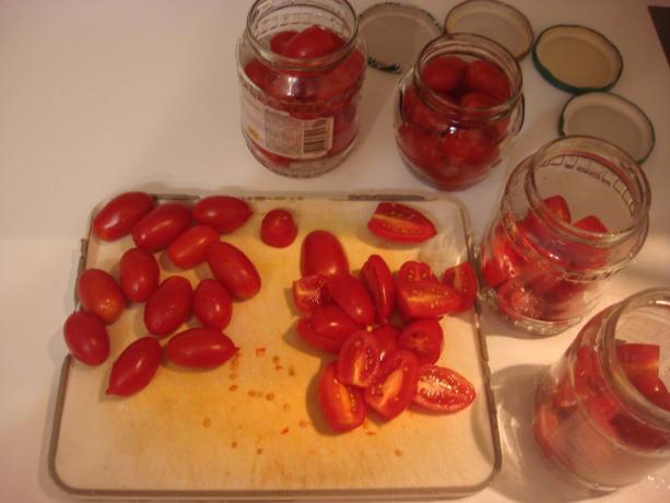 Foto gemacht durch den Autor (in Scheiben geschnittene Tomaten)