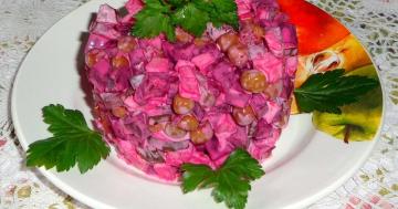 Salat „Violetta“ mit roten Rüben und Schmelzkäse