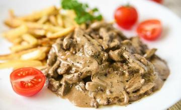 Wer kam mit dem Rezept Rindfleisch Stroganoff?