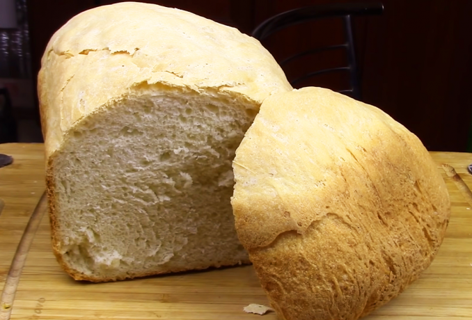 Brot in einer Brotbackmaschine