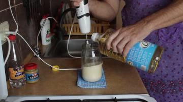 Wie eine köstliche dicke hausgemachte Mayonnaise für 10 Minuten machen