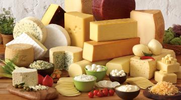 Käse in der Ernährung von dünnen Menschen wachsen.