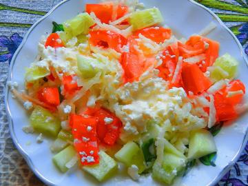 Herzhafte, einfach köstlich Salat mit Tomaten und Käse