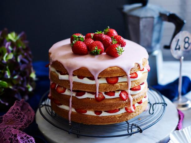 Beispiel fertige Kuchen mit Erdbeeren und Glasur. Fotos - Yandex. Bilder