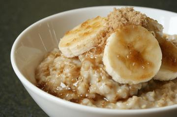 Porridge mit Honig, Zimt und Bananenpüree. Yummy!