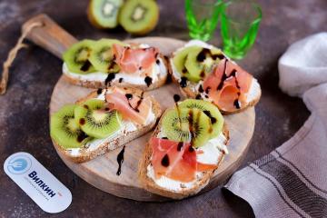 Kiwi und Frischkäse-Sandwiches
