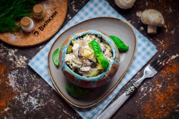 Hühnersalat mit gebratenen Pilzen