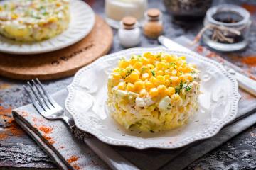 Geräucherter Hähnchen-Ananas-Salat