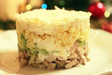 Salat „Gentle“ mit Huhn und Nüsse auf Silvester 2019
