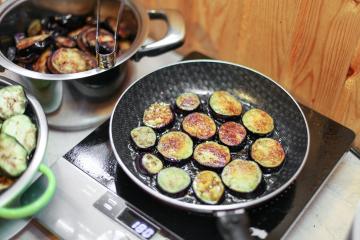 Gebackene Auberginen mit Hackfleisch und Käse