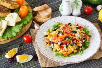 Salat mit Couscous und Gemüse