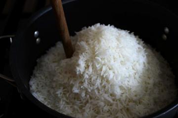 Wie knackig Reis garniert kochen?