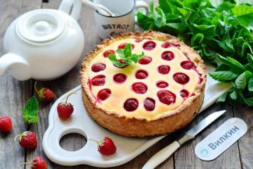 Torte mit Quark und Erdbeeren