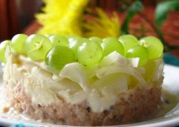 Salat „Tiffany“ mit geräuchertem Huhn und Trauben
