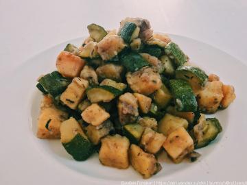 Gemüseeintopf mit Zucchini und Kartoffeln. fleischlos Rezept