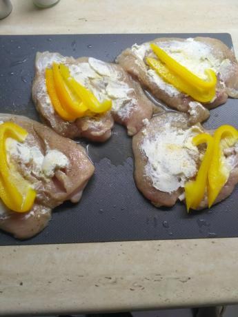 Rezept Huhn Brötchen mit Paprika und Weichkäse.