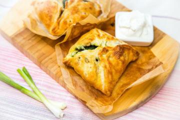 Schnell Kartoffel-Pastetchen mit Pilzen auf dem ungesäuerten Teig „Leichter zu nirgendwo“