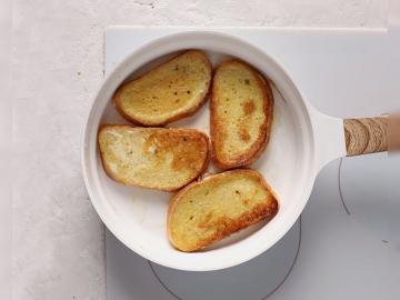 Warum hörte ich auf Brot vertrocknet werfen. Ich koche Französisch Toast