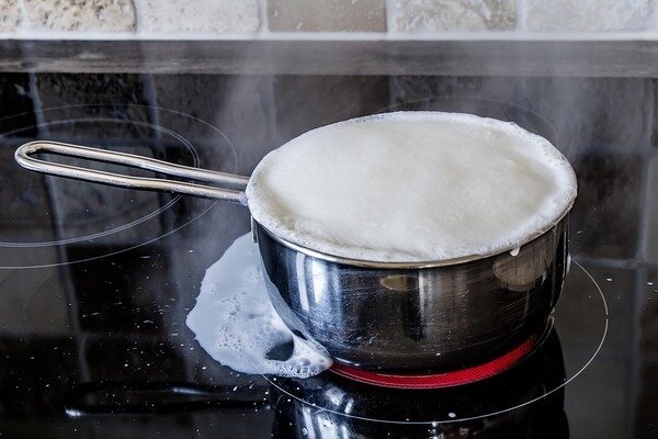 Nach dem Kochen verbleiben nützliche Substanzen in der Milch (Foto: Pixabay.com)