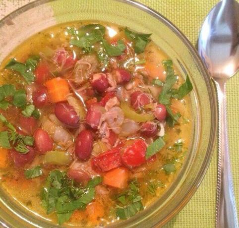 Diese Suppe ist das Markenzeichen von Bulgarien genannt, und der Geschmack und die Vorteile der es ist nicht schlechter als unsere Borscht.