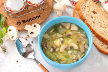 Suppe mit Champignons und Kartoffeln