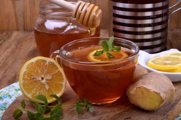 Grüner Tee mit Ingwer, Zitrone und Honig