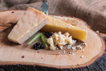 Was ist Käse „Parmesan“