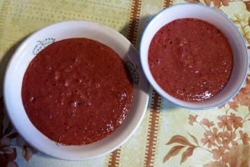 Rote Beeren-Mix für das Frühstück. Feuchtigkeit und Vitamine Sättigung