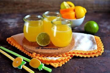Hausgemachte Orangen-, Limetten- und Zitronenlimonade