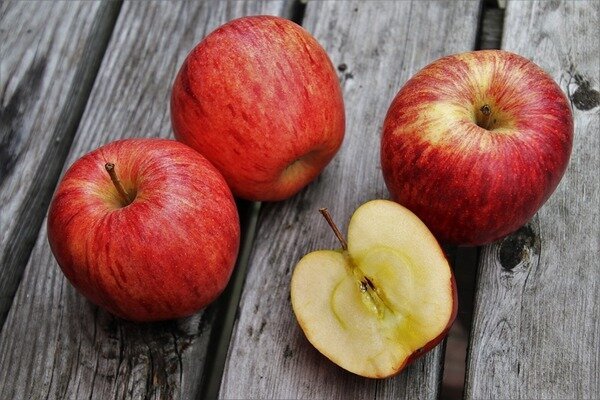 Wenn Sie Ihre Zähne nicht putzen können, essen Sie einfach einen Apfel (Foto: Pixabay.com)