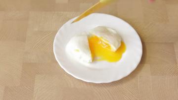 Das ideale Frühstück für 5 Minuten. Wie man schnell und einfach ein pochiertes Ei kochen
