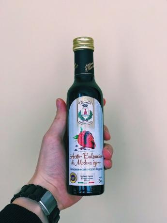 Beschriften Balsamico-Essig für 8 Rubel.