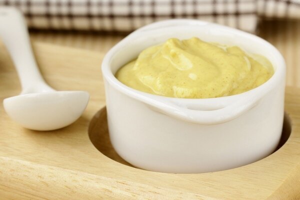 Saure Sahne-Senf-Sauce ergänzt Gemüsesalate und Hühnchengerichte (Foto: Pixabay.com)