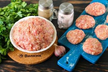 Hackfleisch für Schnitzel wie in einer sowjetischen Kantine (nur Erinnerungen sabbern) - was ist ihr Geheimnis?