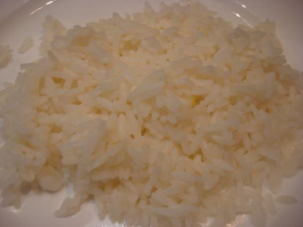 Bild vom Autor (nach mit Zitrone Kochen, Reis wurde viel weißer)