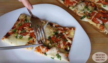 Wie köstlich dünne Pizza kochen. Schnelle Pizza Lavash
