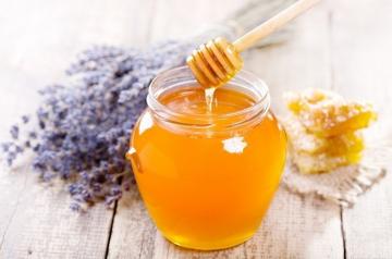 Wie real Honig aus einer Fälschung zu unterscheiden? Praktische Ratschläge vom Imker