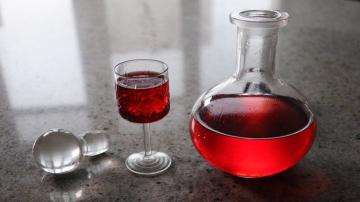 Cranberry Fruchtlikör mit Wodka oder Alkohol