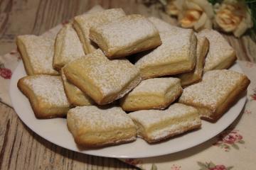 Knackig und sehr leckere Kekse auf einem Sahnetee: 10 Minuten in den Ofen und fertig