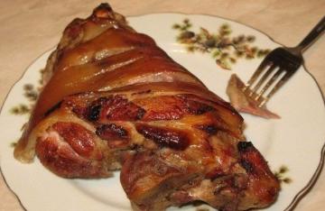 Schweinefleisch Schaft mit Knoblauch und Senf in einer Hülse