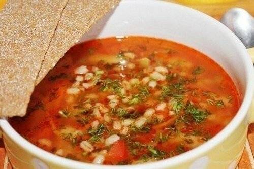 Gerstenbrei kann in die Suppe gegeben werden, und kann allein mit einem Löffel gegessen werden